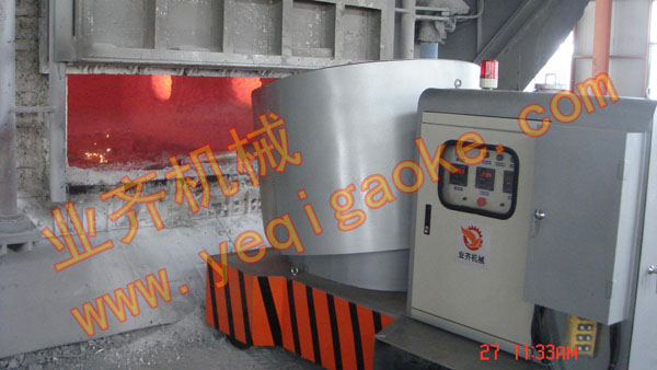 遠程操控鋁(lü)熔煉爐内合金(jin)均質+噴粉精煉(liàn)淨化綜合作業(yè)車