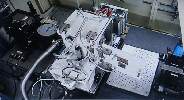 同(tong)步輻射爐上海(hǎi)光源中心工作(zuò)現場